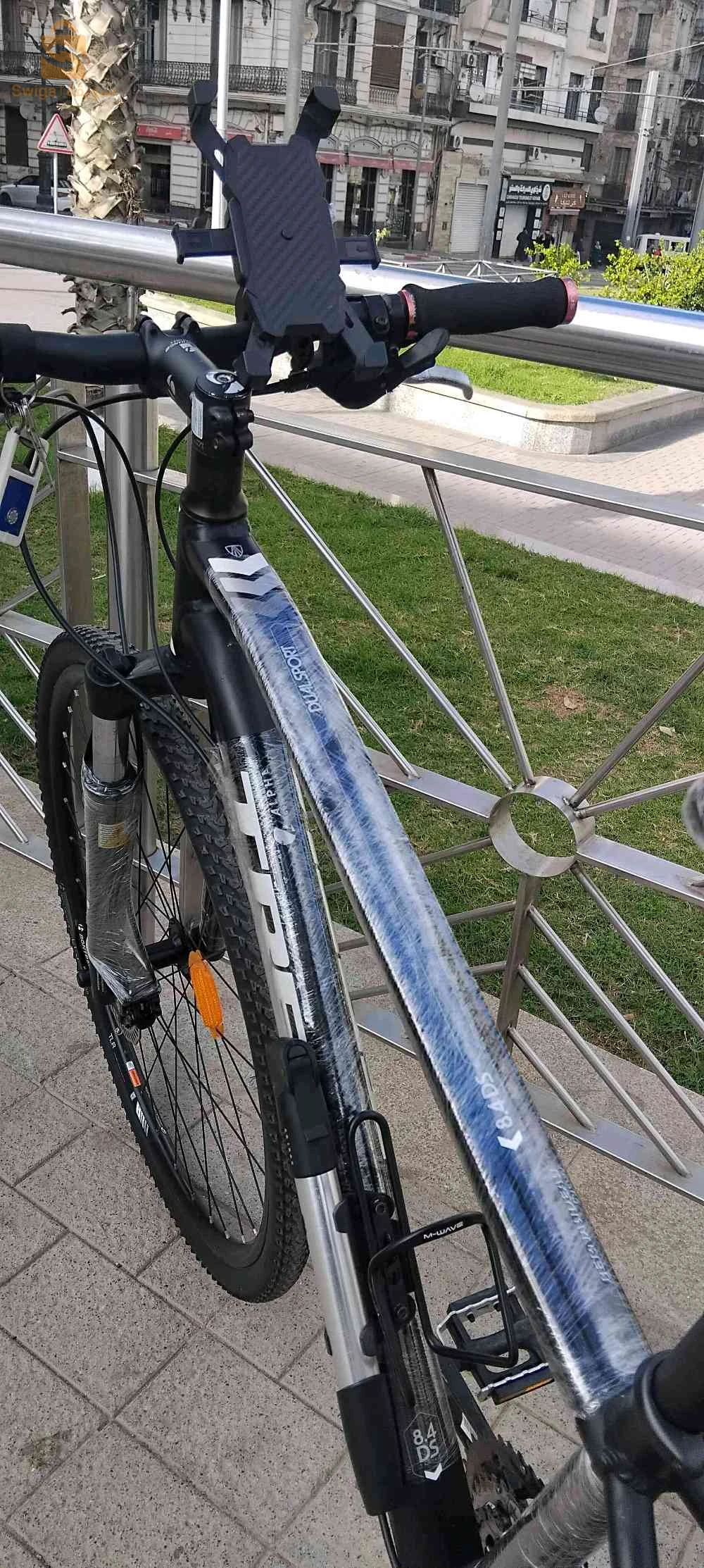 Vélo track BONTRAGER 10 sur 10 disponible 58 numéro de téléphone 
07 78 61 52 65 prix (65)