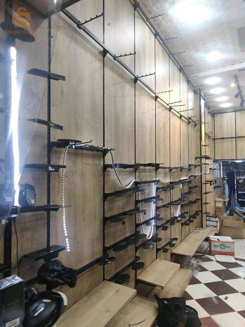 معدات محل ملابس رجال