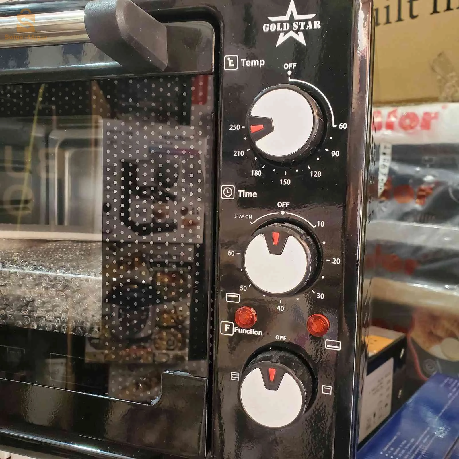 Four électrique Gold star
2 plateaux
سهل الاستعمال
سعة 35 لتر
1400w
جودة ممتازة