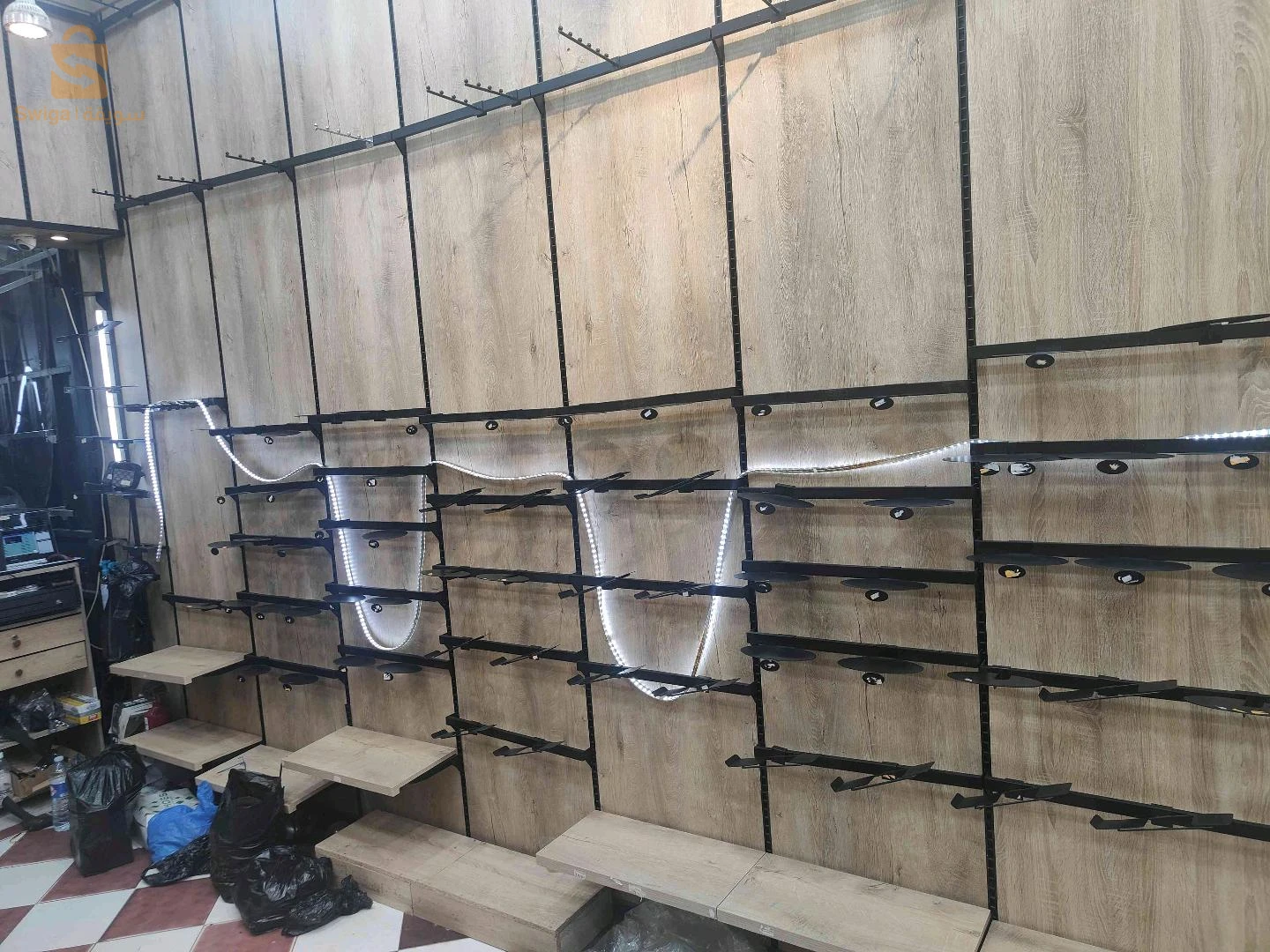 معدات محل ملابس رجال