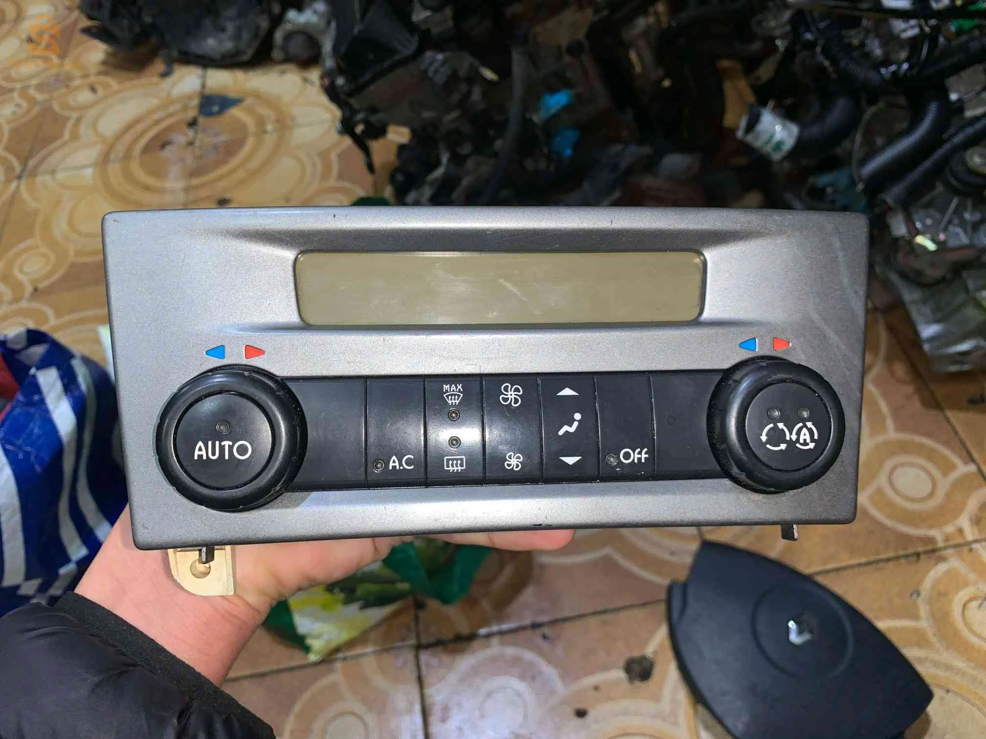 بيع إكسسوارات السيارات