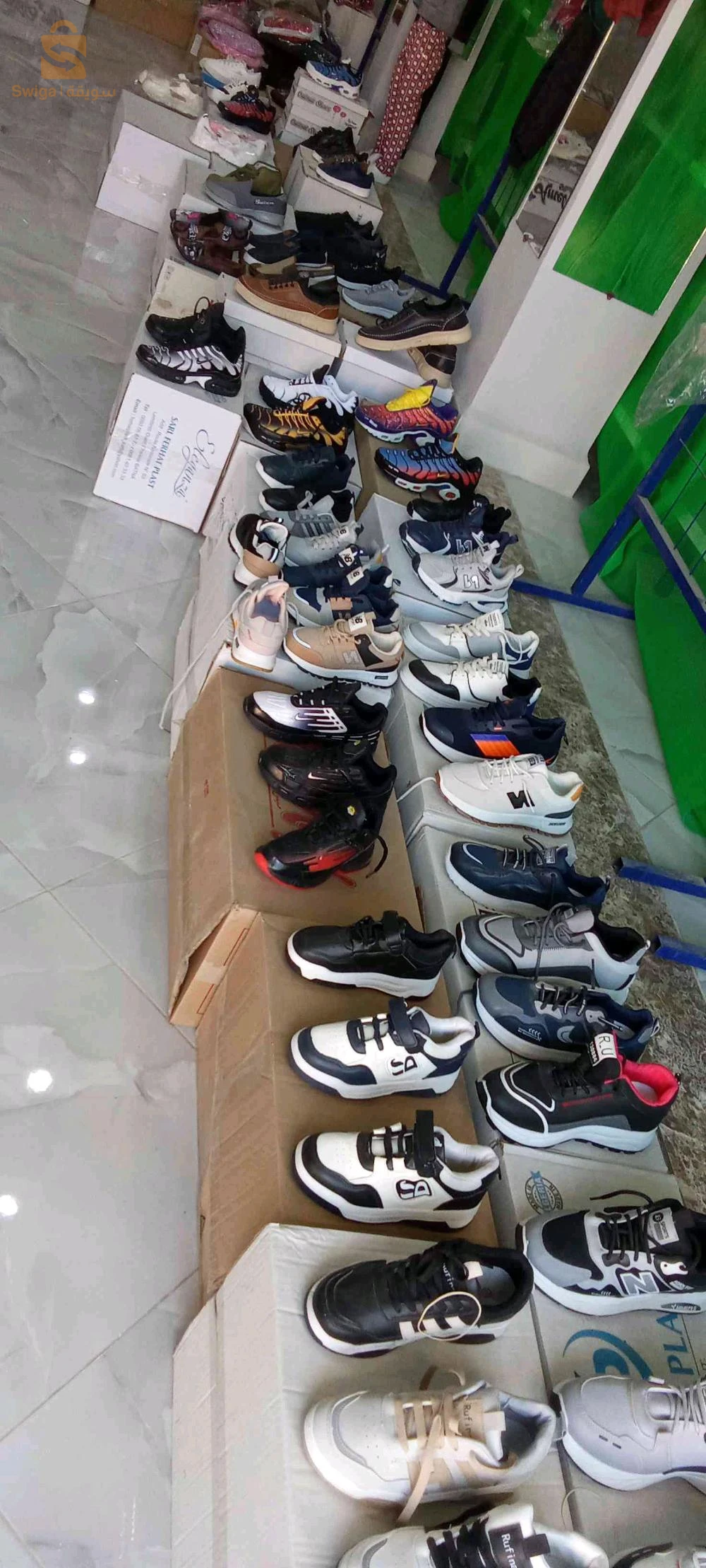 lot de chaussures neufs