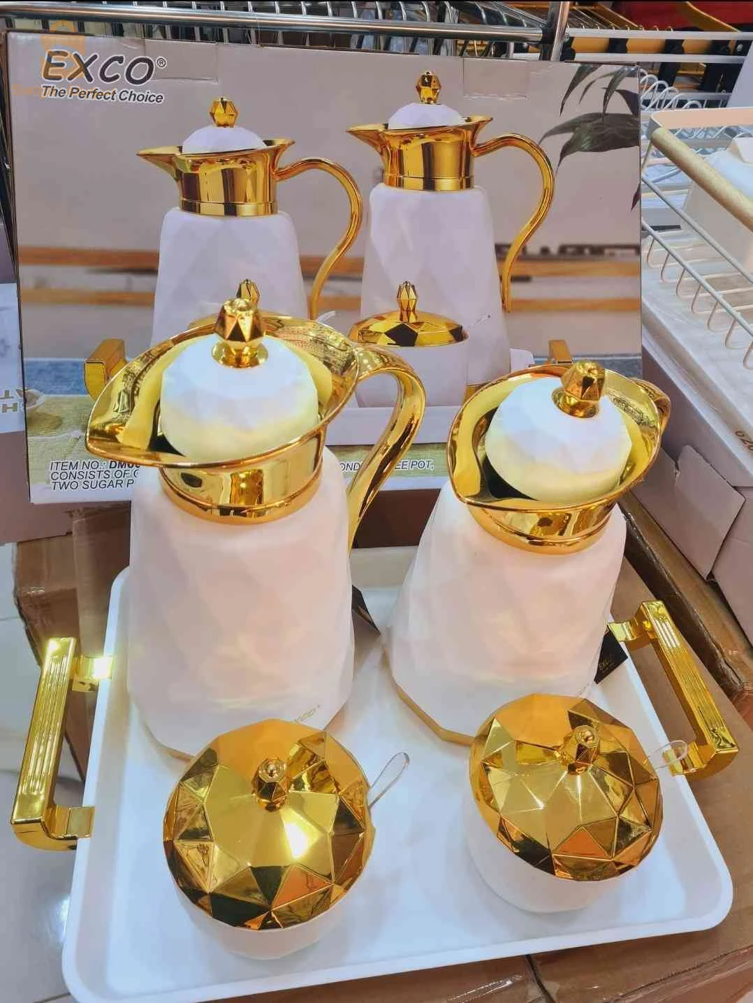 طقم تقديم القهوة والحليب