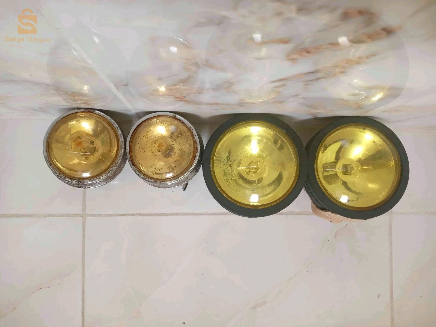 أضواء أمامية لسيارة رونو 4