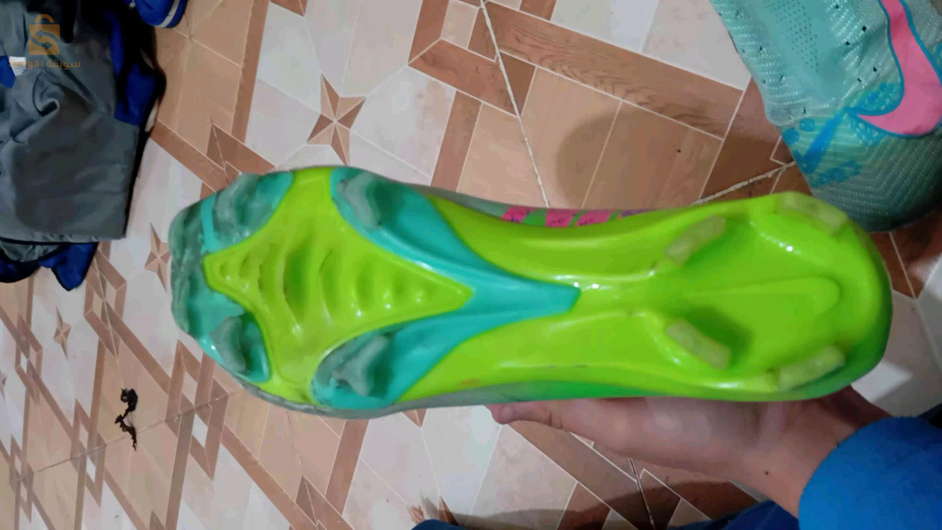 حذاء للبيع