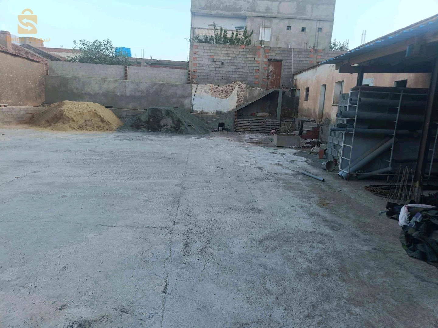 سكن + حضيرة