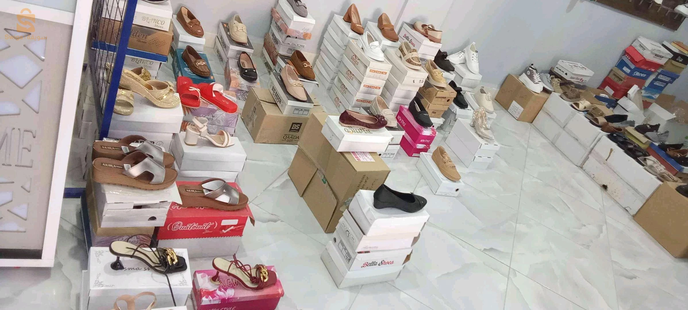 lot de chaussures neufs
