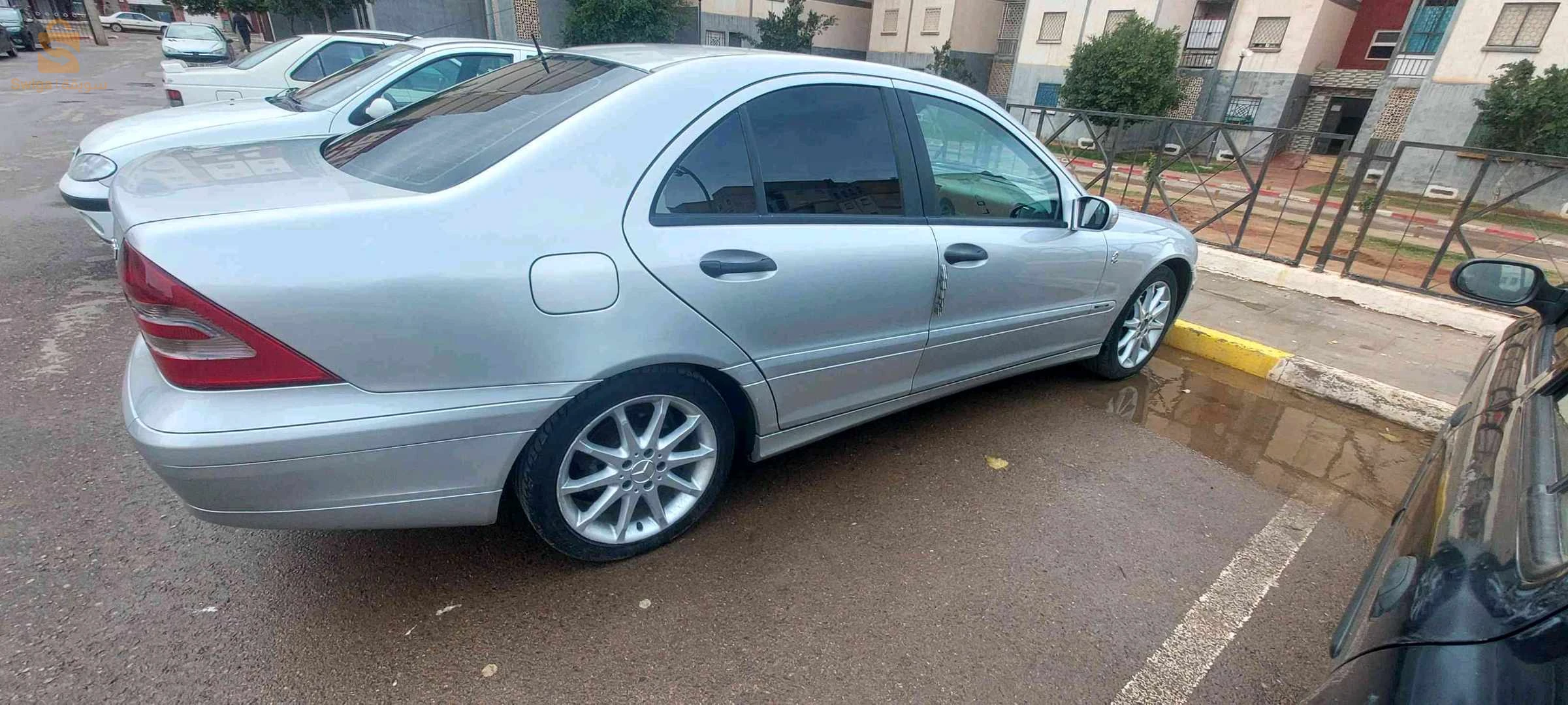 مرسيدس C 2004 27 مستغانم