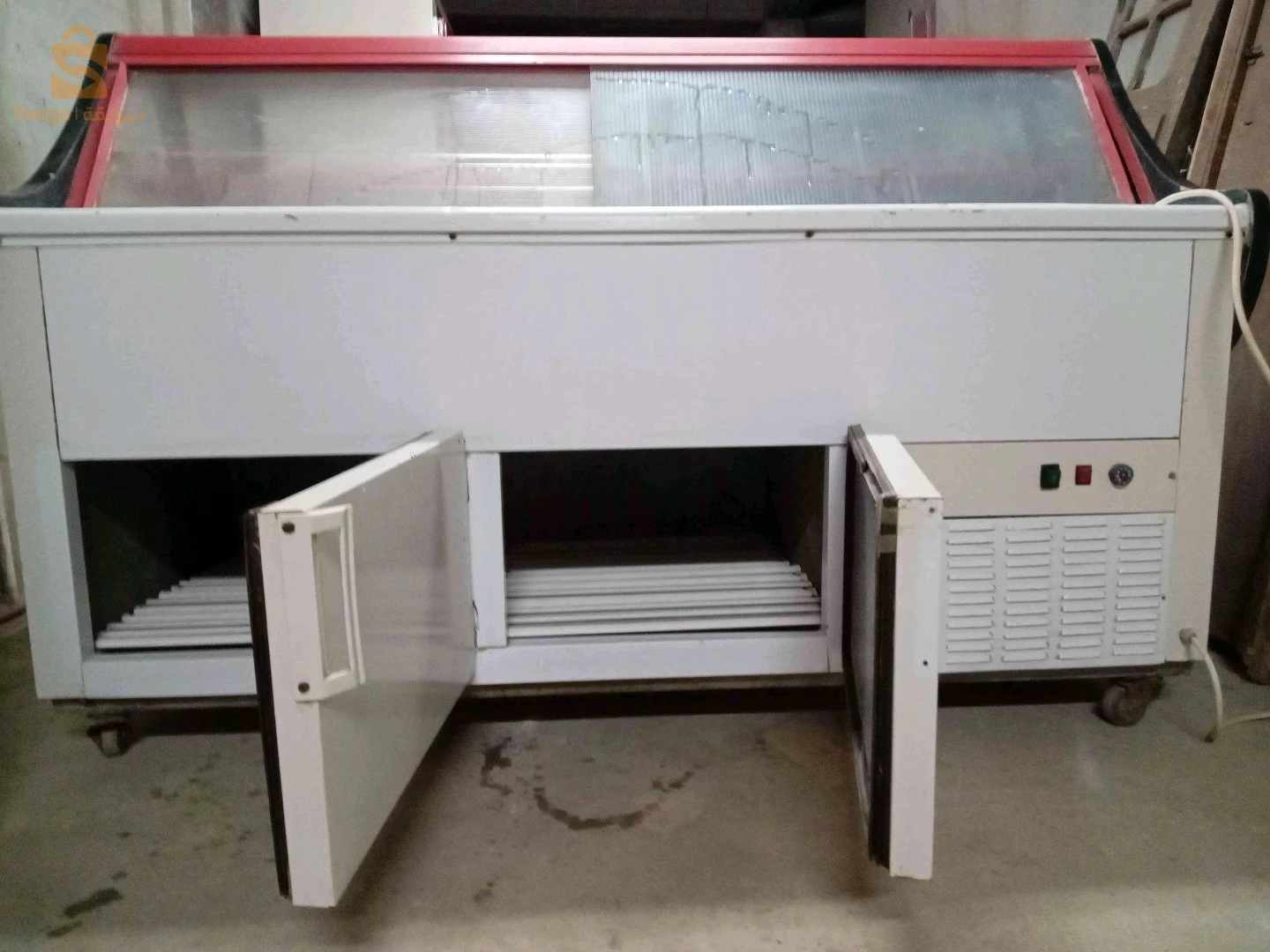 للبيع بريزونطوار(ثلاجة عرض)