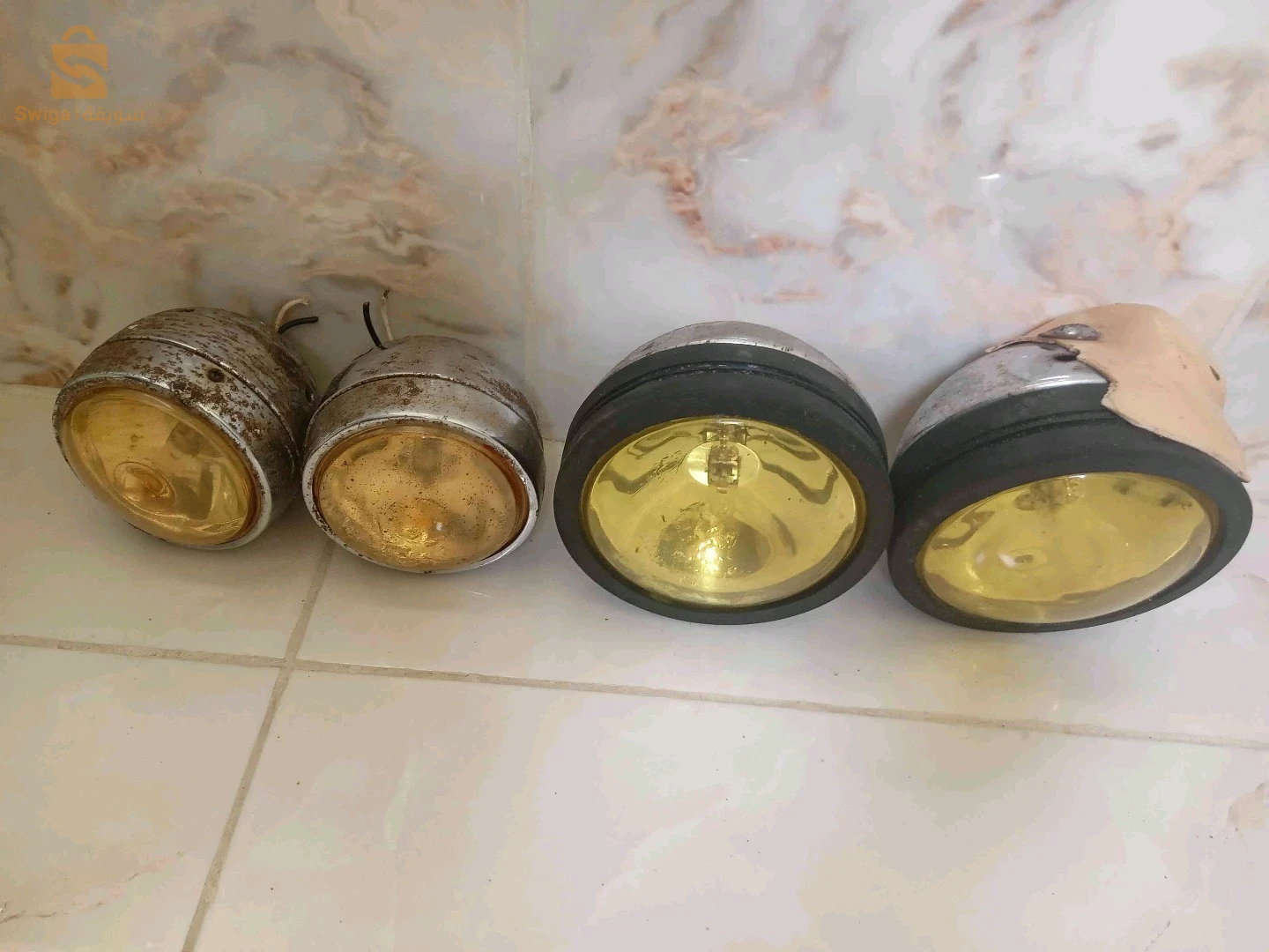 أضواء أمامية لسيارة رونو 4