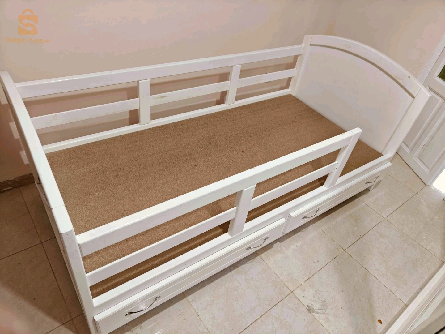 Lit en bois avec 02 tiroirs