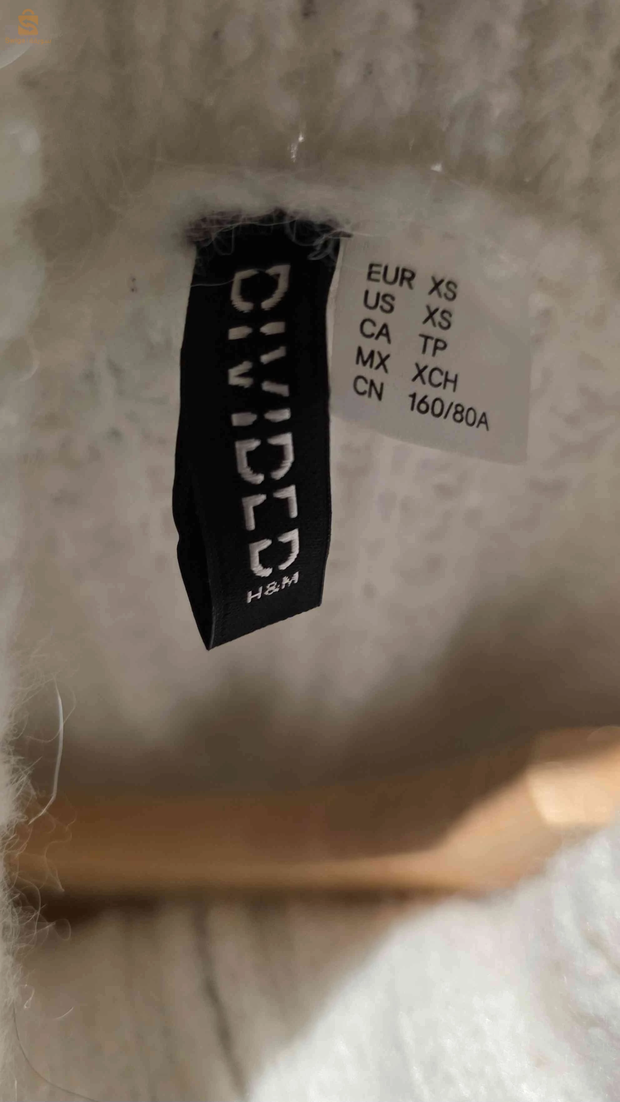 Pullover نسائي من H&M باللون أبيض