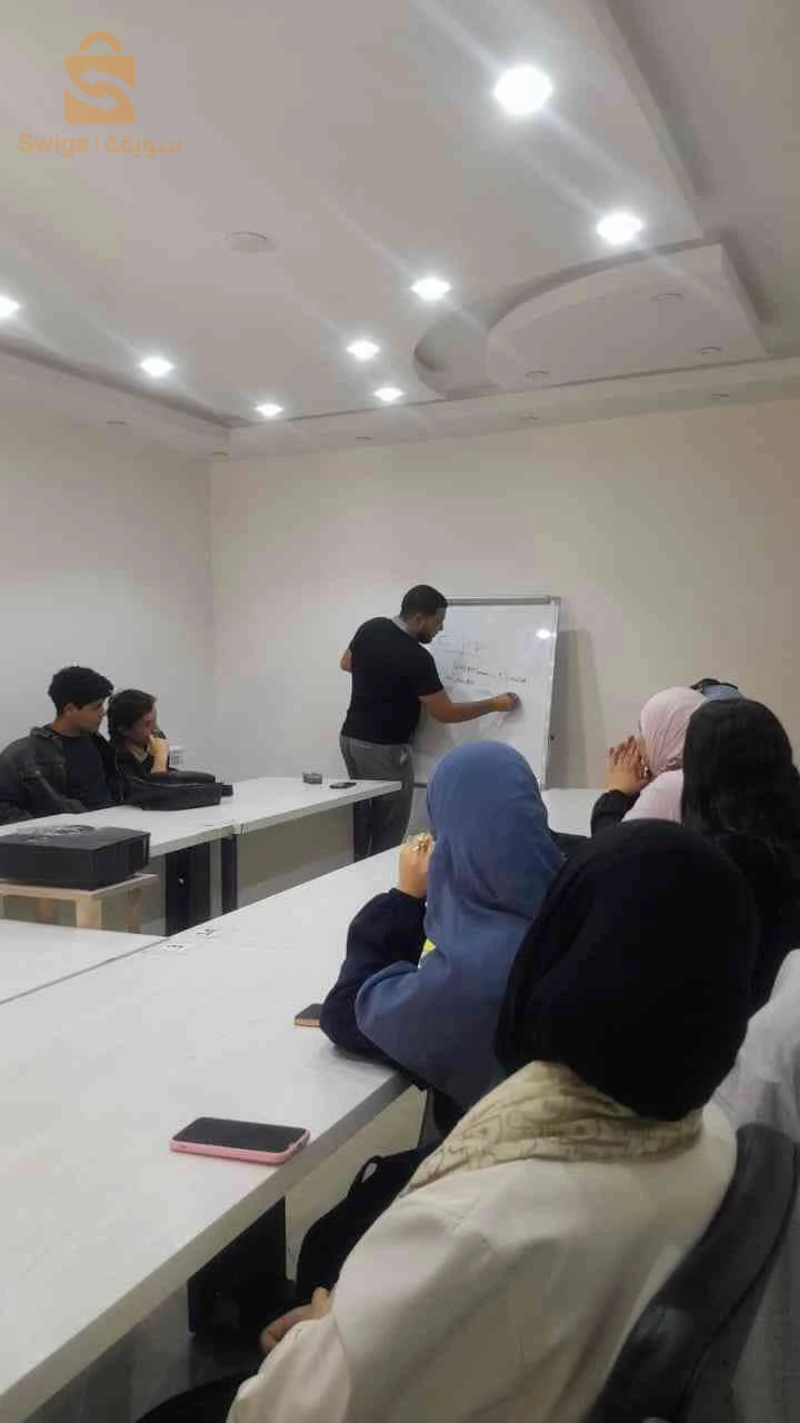 عرض عمل للطلبة