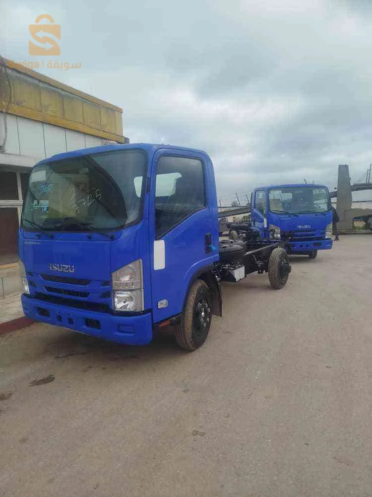 Isuzu npr71 bleu