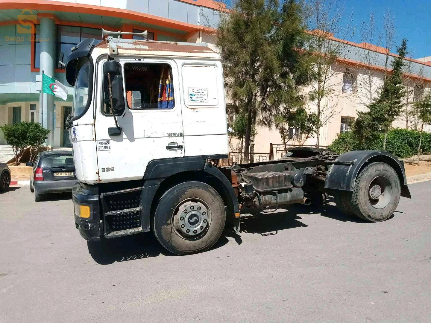 شاري يعيط