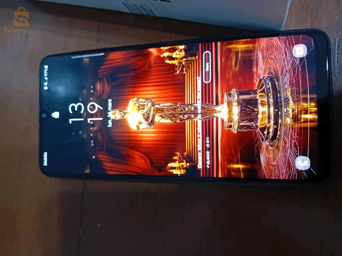 galaxy m32 Ram6/128
super amoled 90hz
Batterie 6000 Tchad nhare kamal
Caméra 64mp 
m3ah la boîte w chargeur