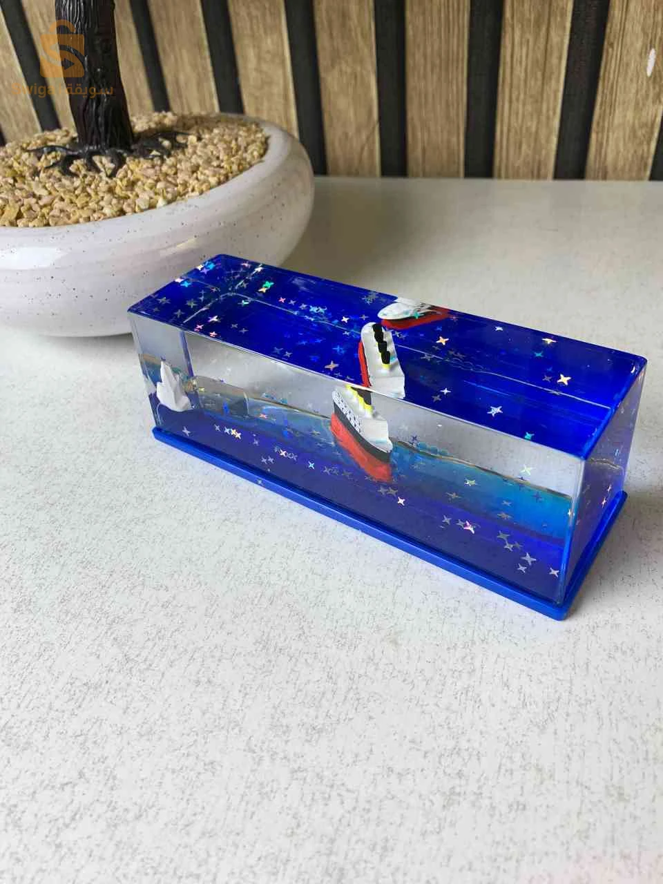 Décoration en forme de bateau de croisière insubmersible V2 - زينة على شكل سفينة سياحية لا تغرق