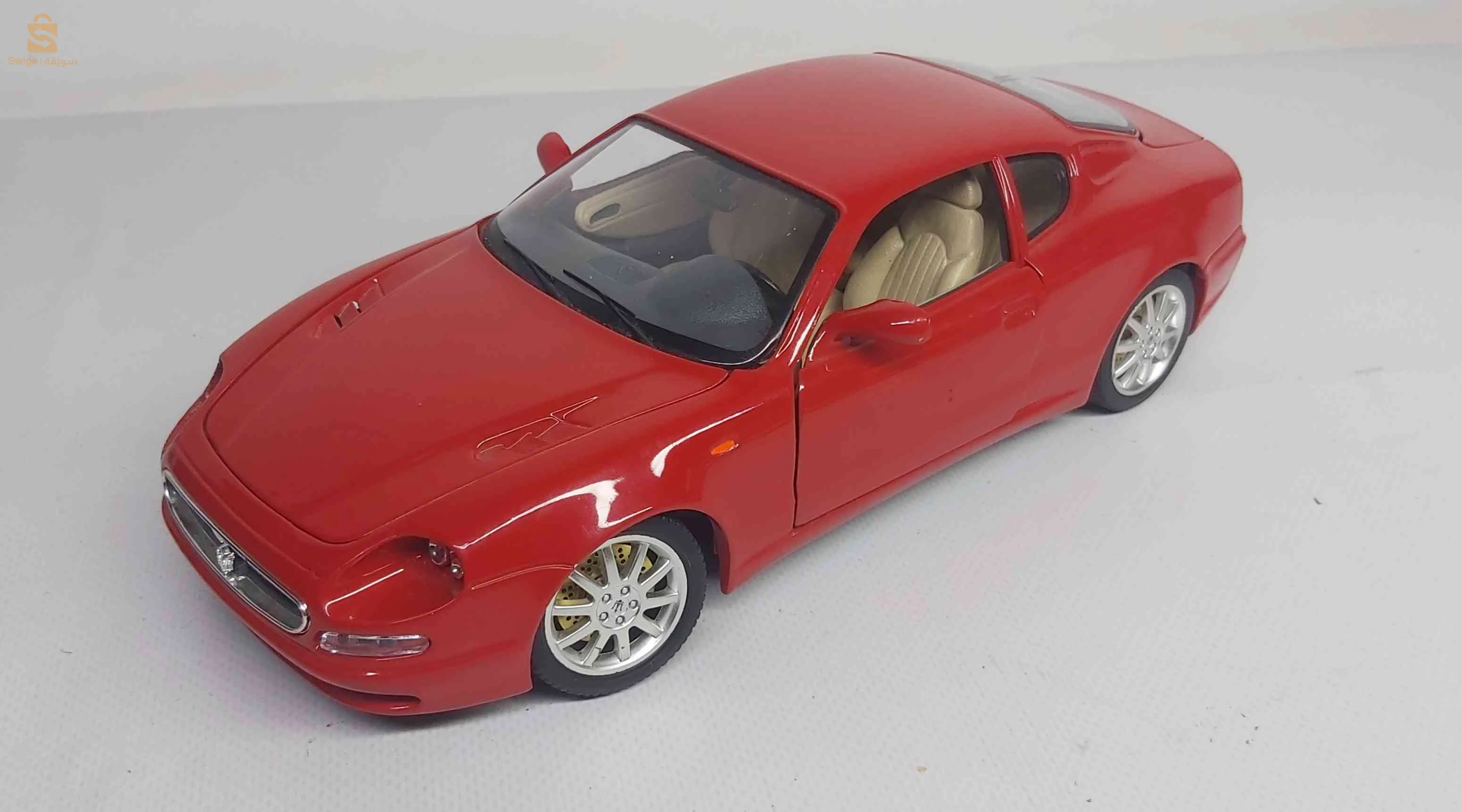 voiture miniature maseratti 3200gt 1/18 burago manque far avant