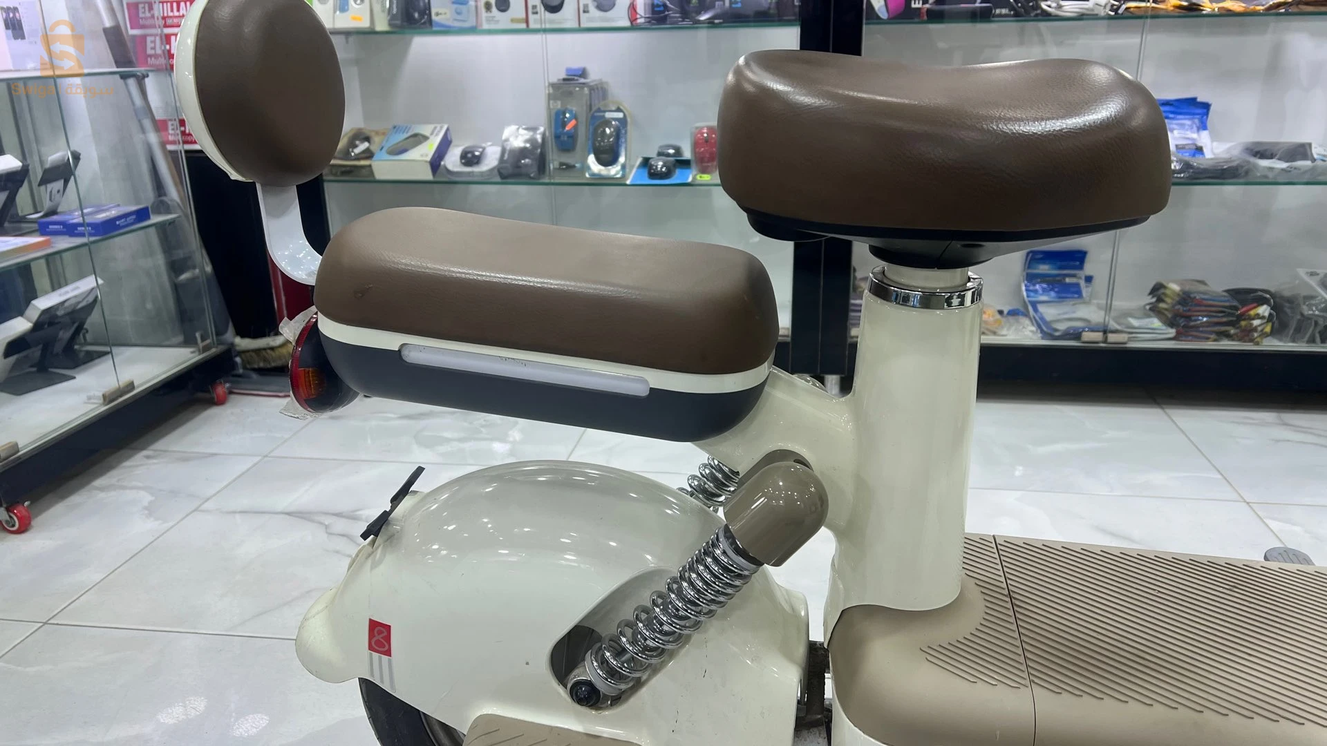 scooter electric ibike 
500w 
la battery 60km 
 3vitesse 45km/h