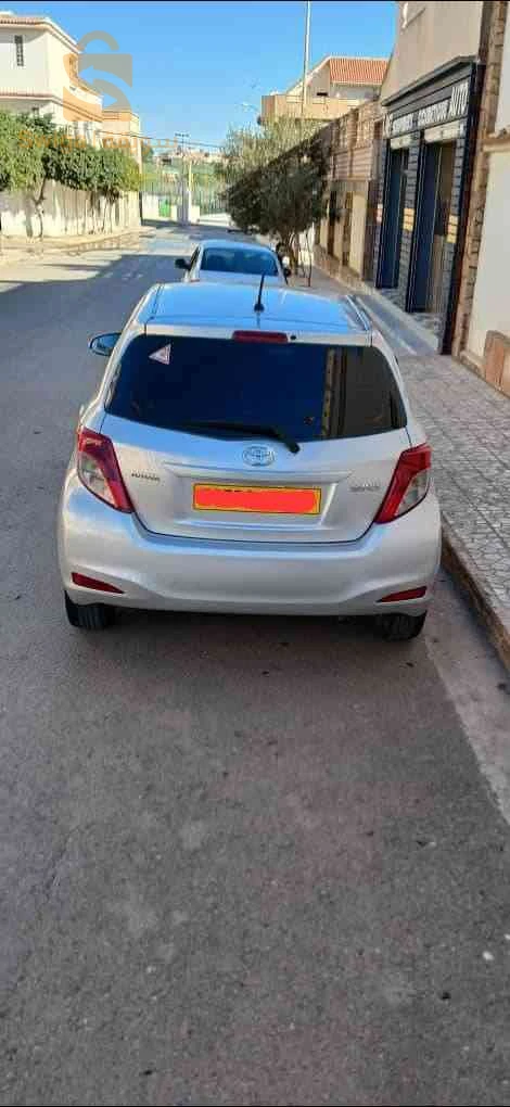 تويوتا Yaris 2013 20 سعيدة