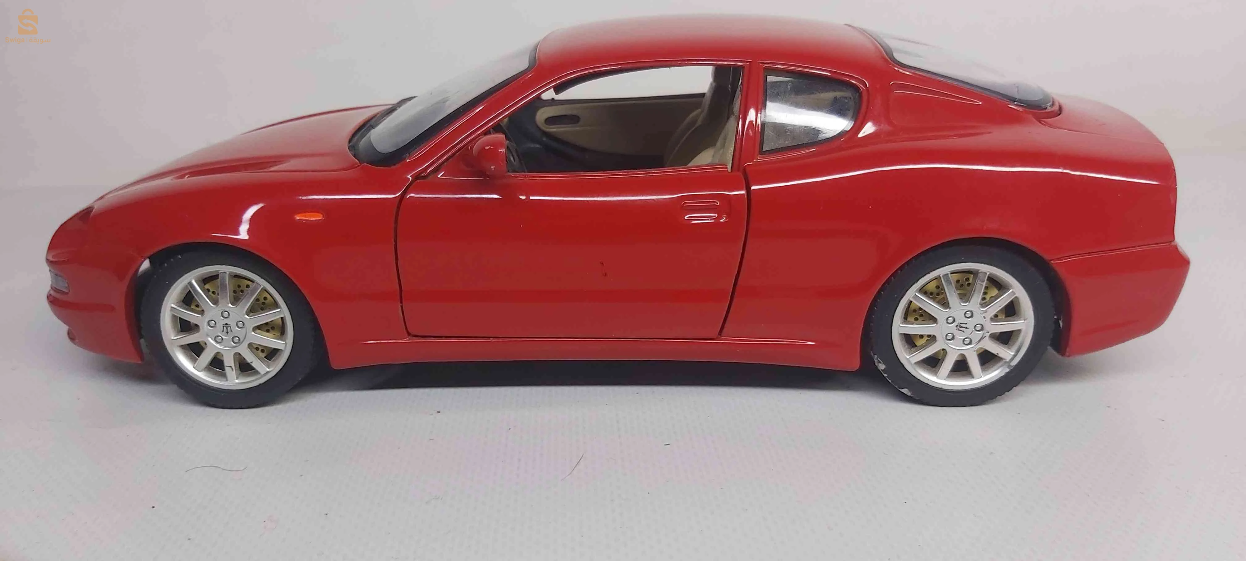 voiture miniature maseratti 3200gt 1/18 burago manque far avant