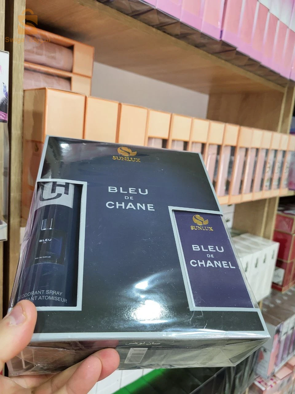 عطور رجال و نساء