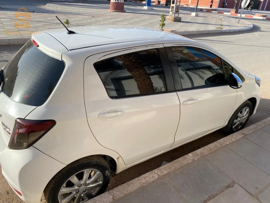 تويوتا Yaris 2012 1  ادرار