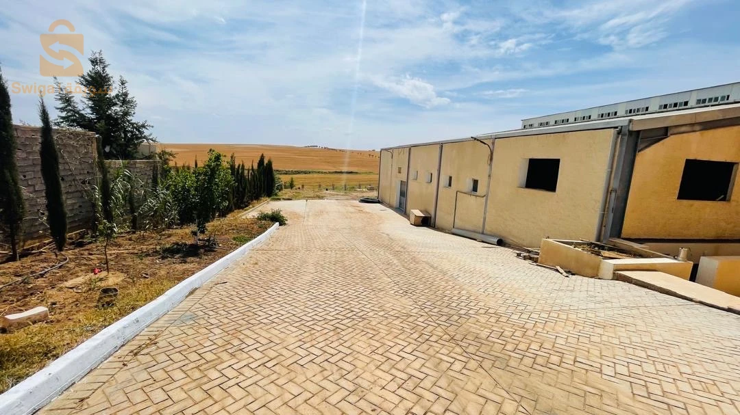 Terrain 3600 m2 en zone indus