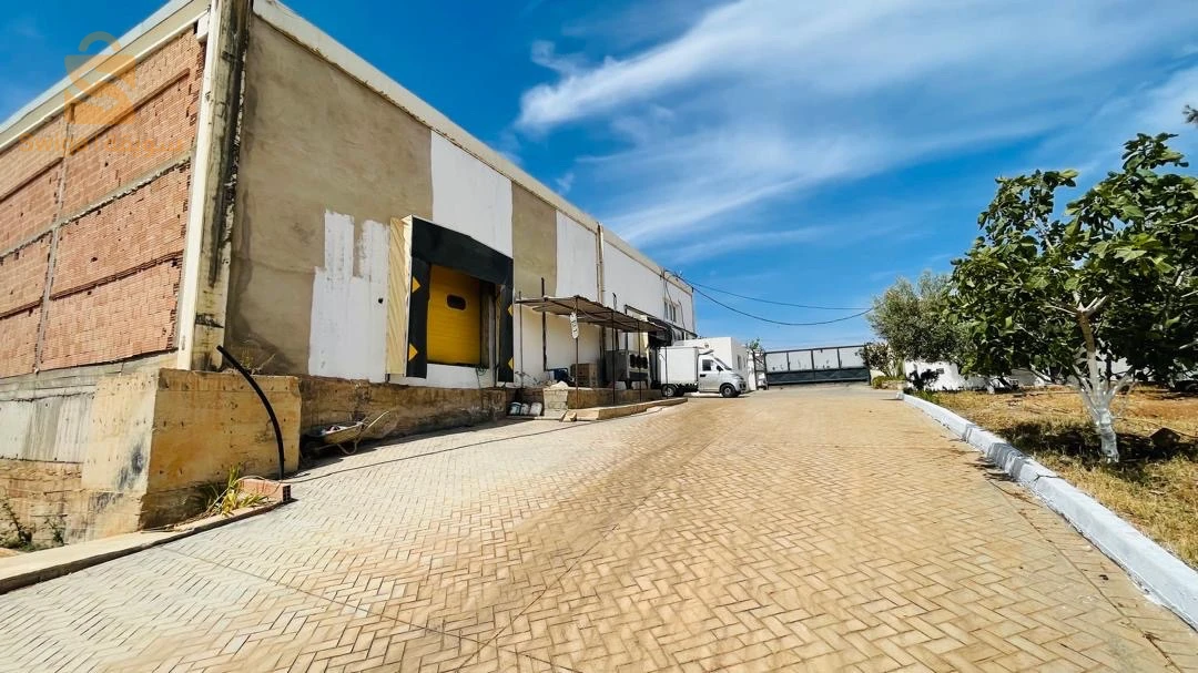 Terrain 3600 m2 en zone indus
