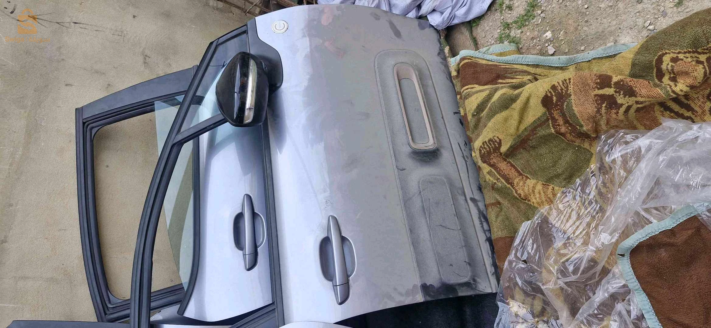 صالون و الهيكل الخارجي للسيارة 4 أبواب و مقاعد أمامي و خلفية ...capo w la male