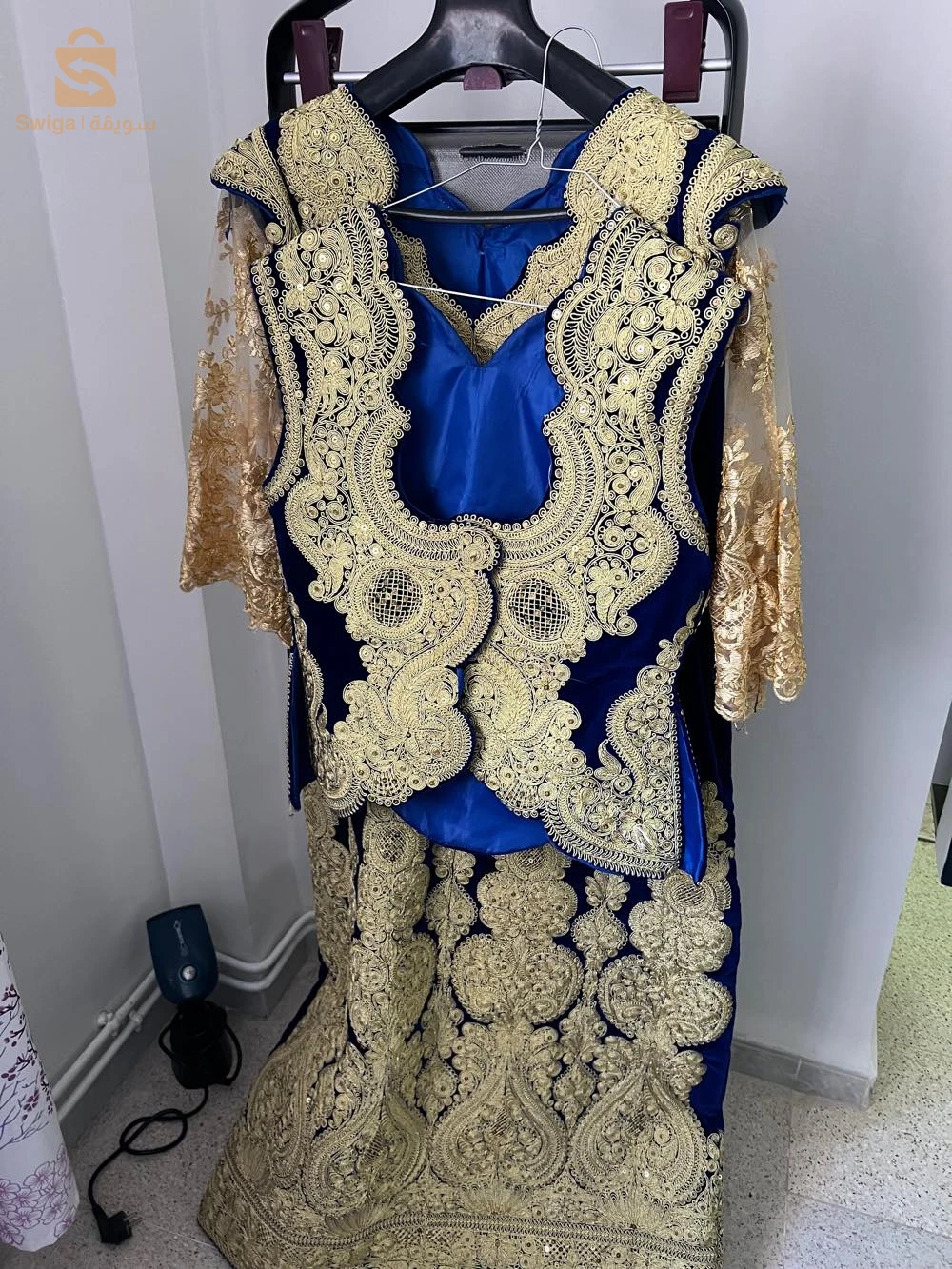 vêtements traditionnels presque neuf