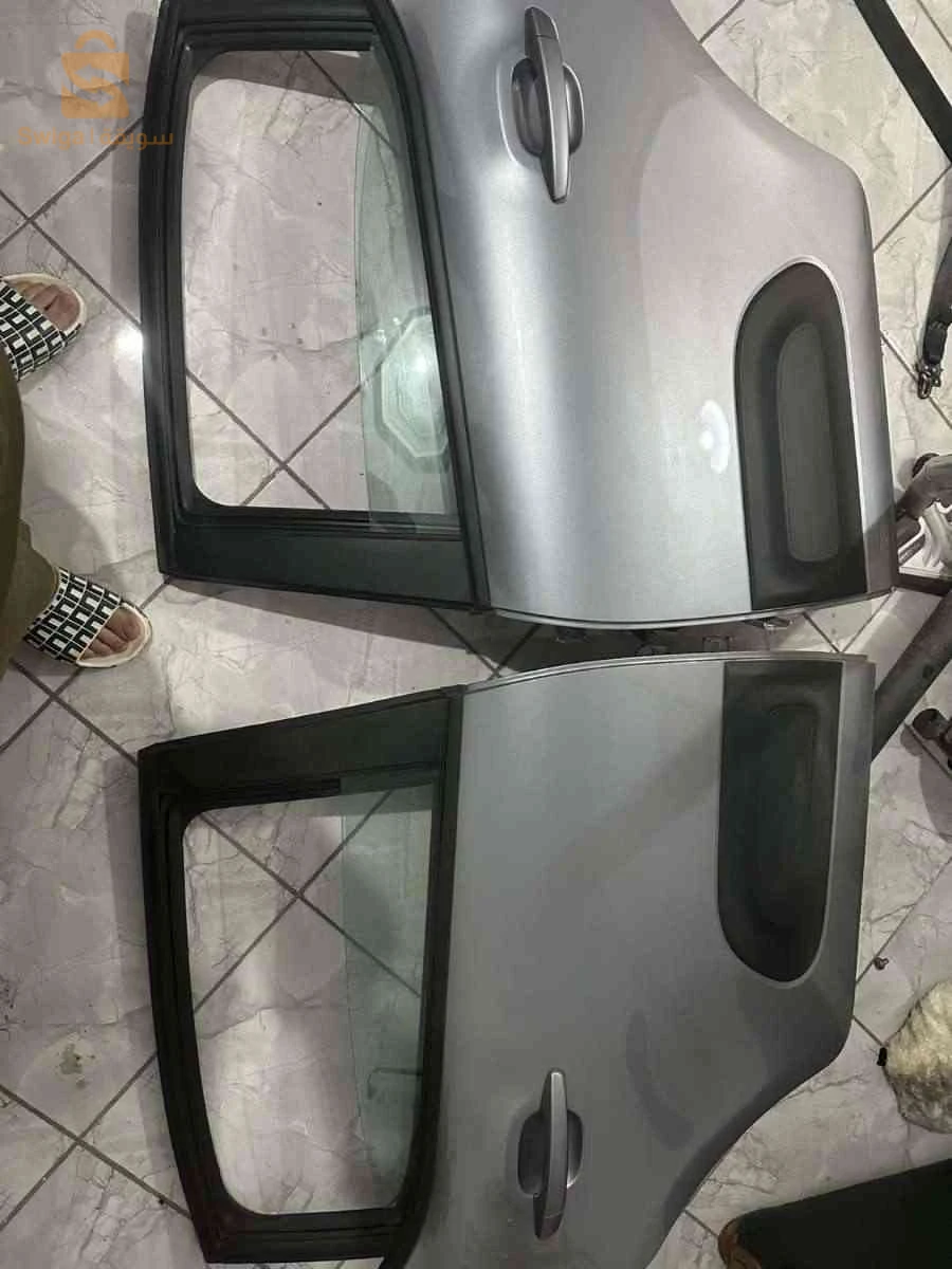 صالون و الهيكل الخارجي للسيارة 4 أبواب و مقاعد أمامي و خلفية ...capo w la male