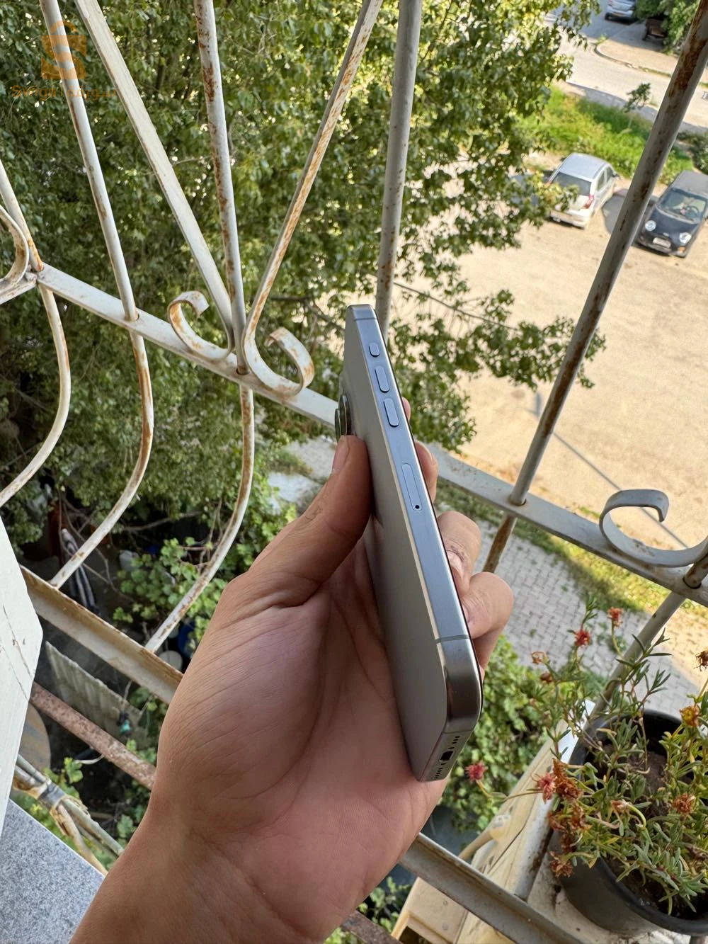 iphone 15 pro avec boîte 
batterie 82
stok 128
produit canadien