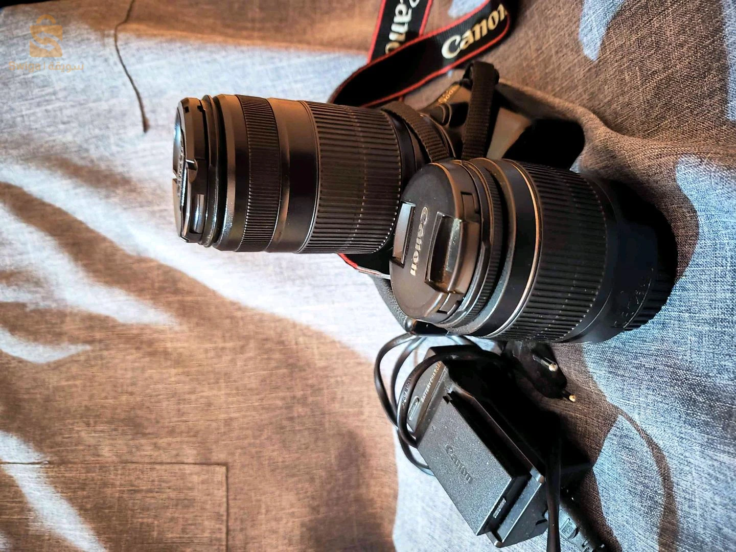 Disponible Appareil photo 1300D avec objectifs 18-55 mm et 55-250 mm et chargeur de batterie