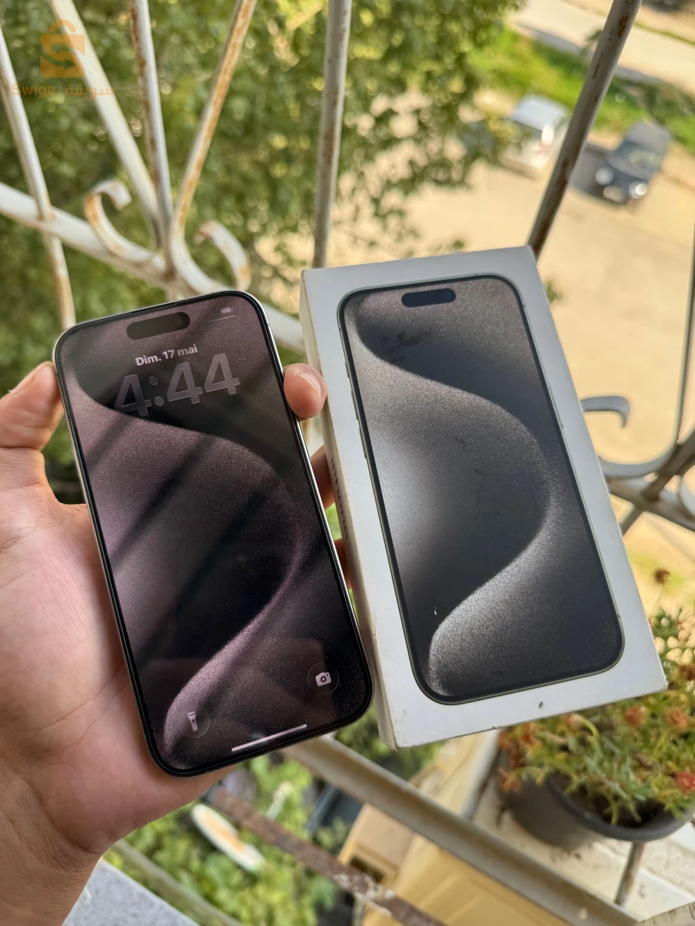 iphone 15 pro avec boîte 
batterie 82
stok 128
produit canadien