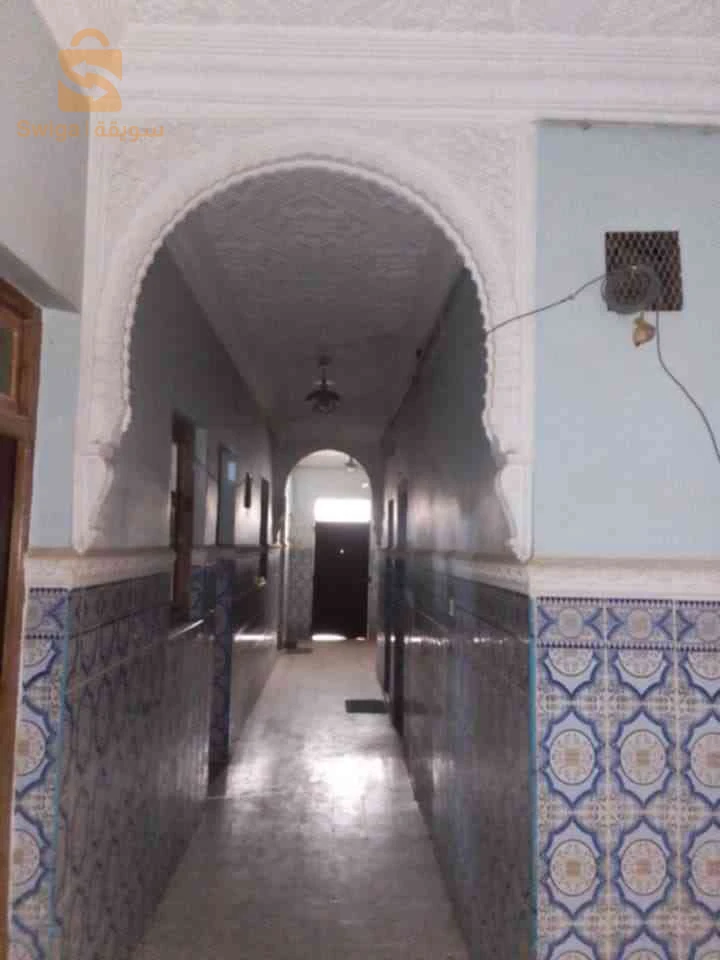 منزل بطابقين وسطح للبيع