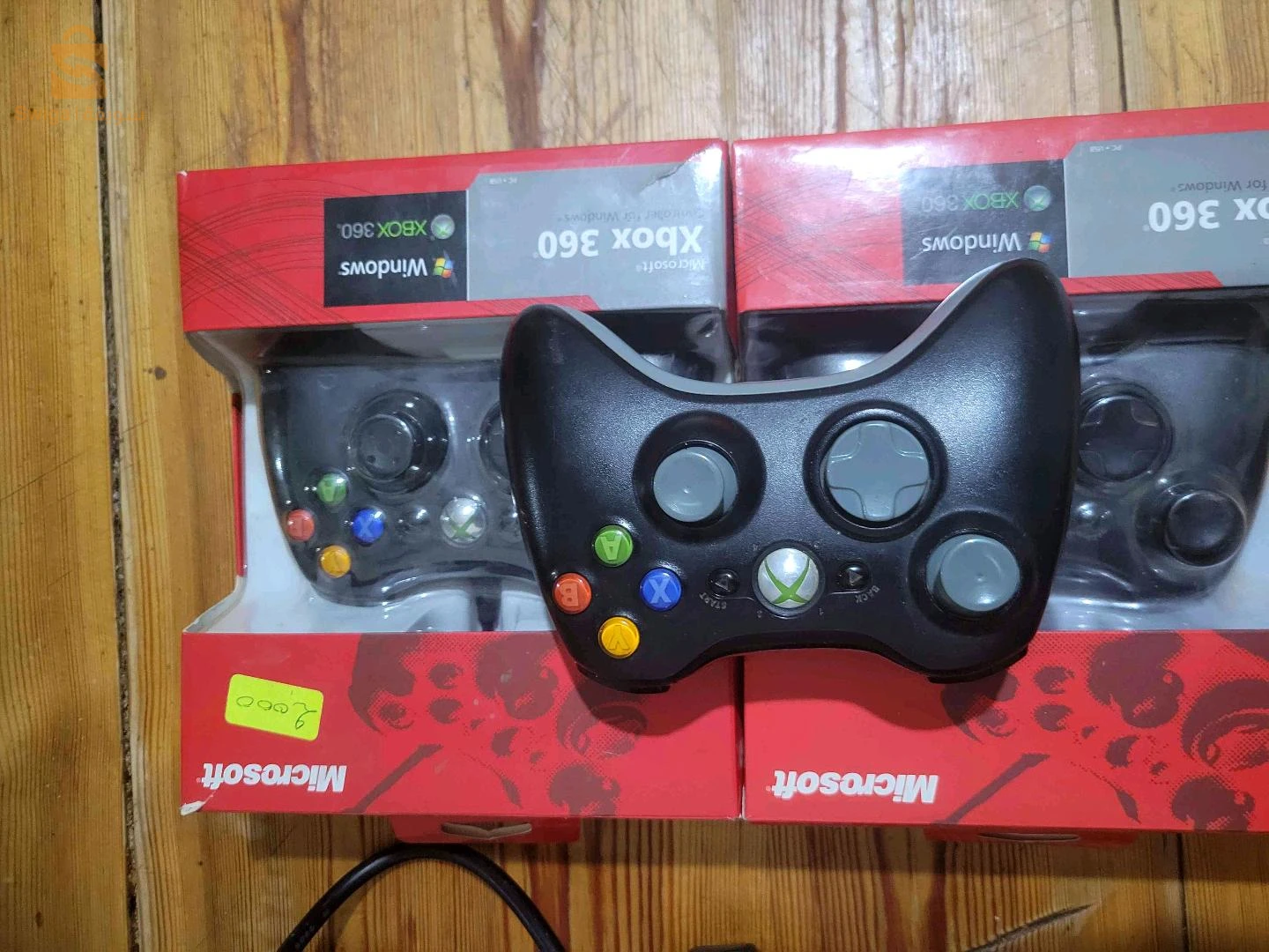 Xbox 360 Élite avec 3 manettes