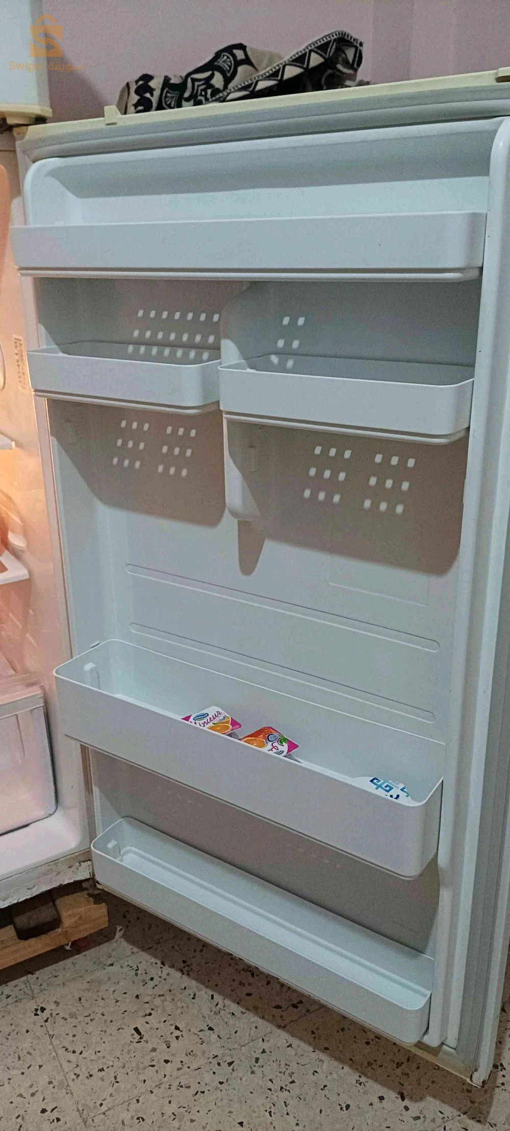 ثلاجة ومكيف للبيع