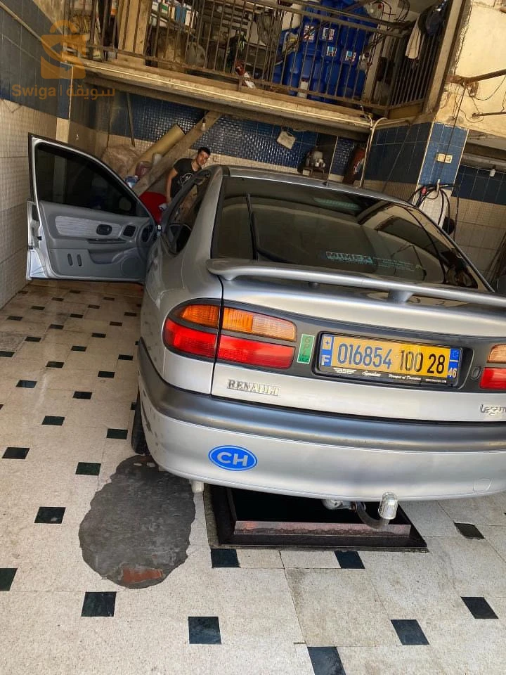 رينو Laguna 2000 المسيلة