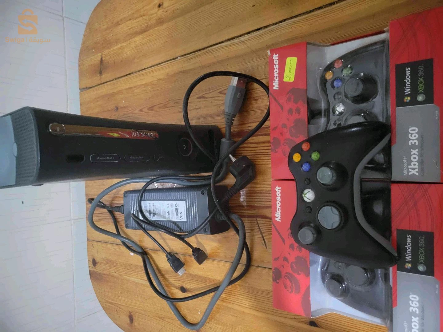 Xbox 360 Élite avec 3 manettes