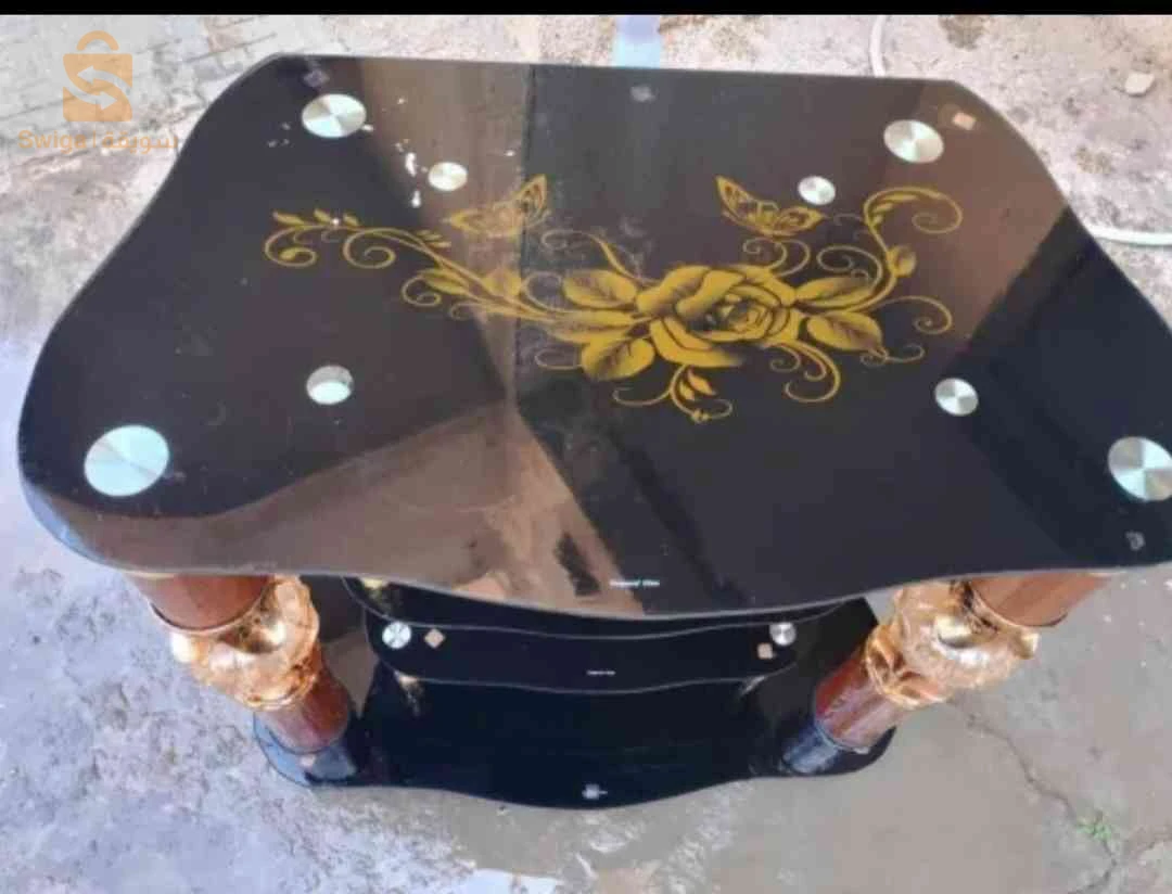 طاولة تلفزيون