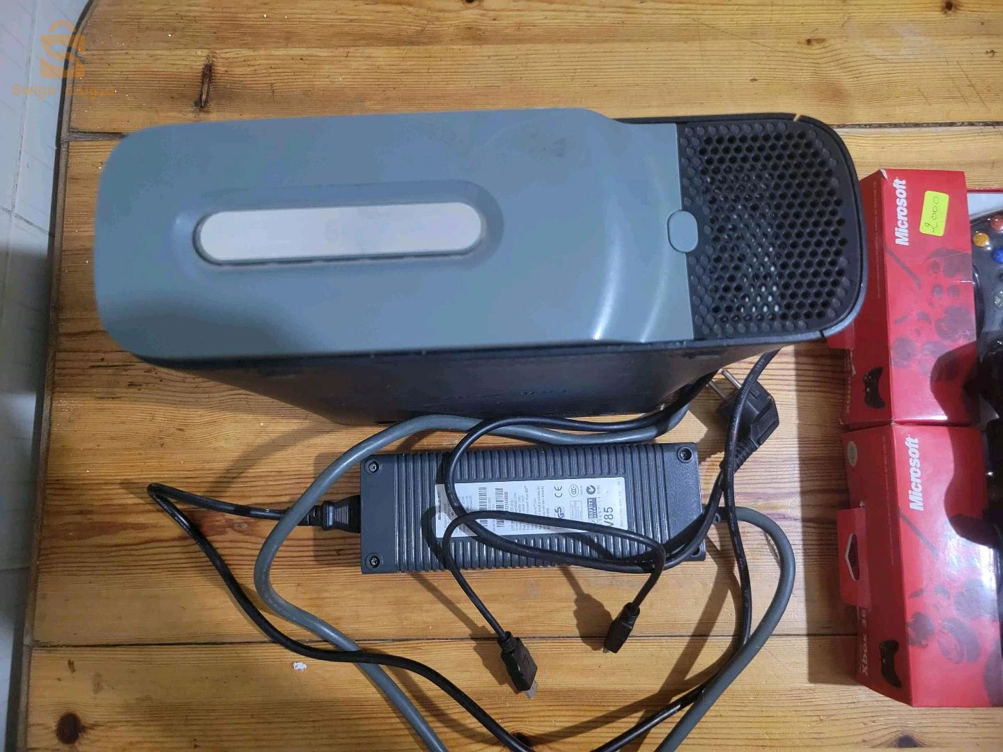 Xbox 360 Élite avec 3 manettes