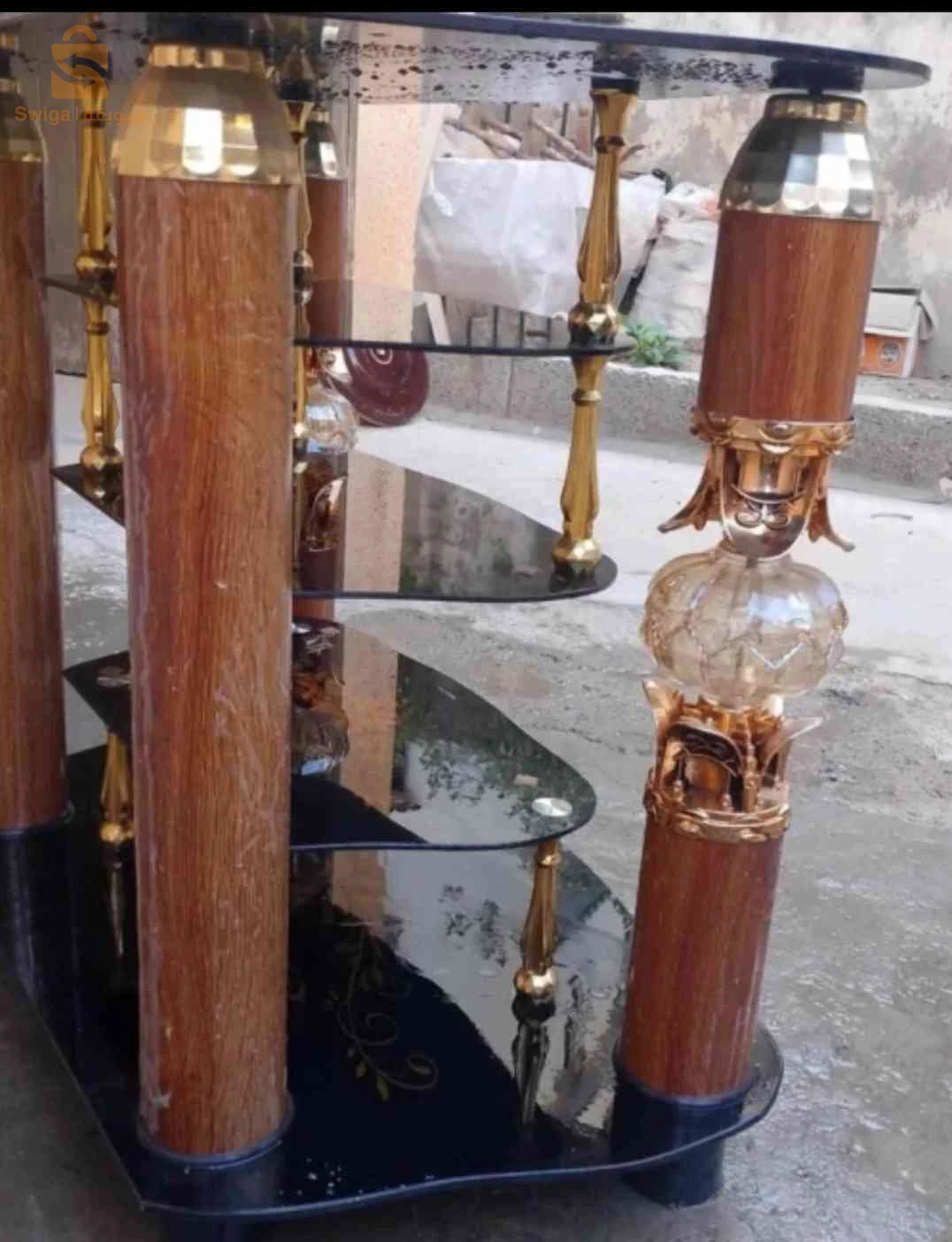 طاولة تلفزيون