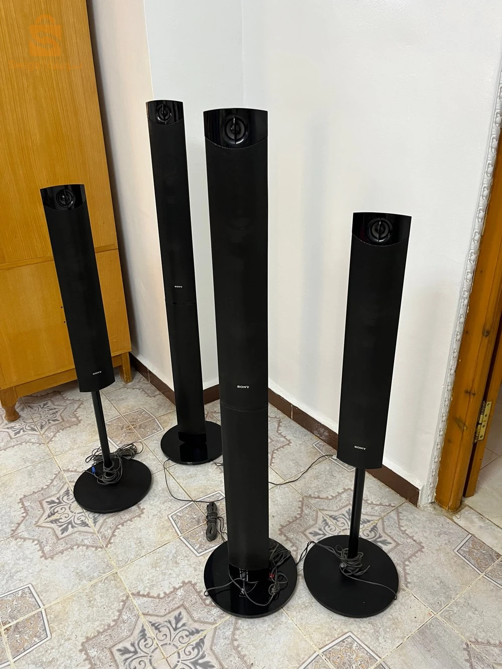 Le système de cinéma maison représenté est le Sony DAV-DZ840 (ou DAV-DZ840K/DAV-DZ840M), un ensemble audio vidéo 5.1.