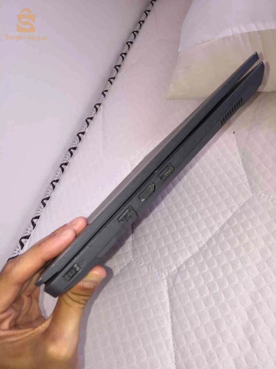 Pc avec sarjeure dorigine et le cartable