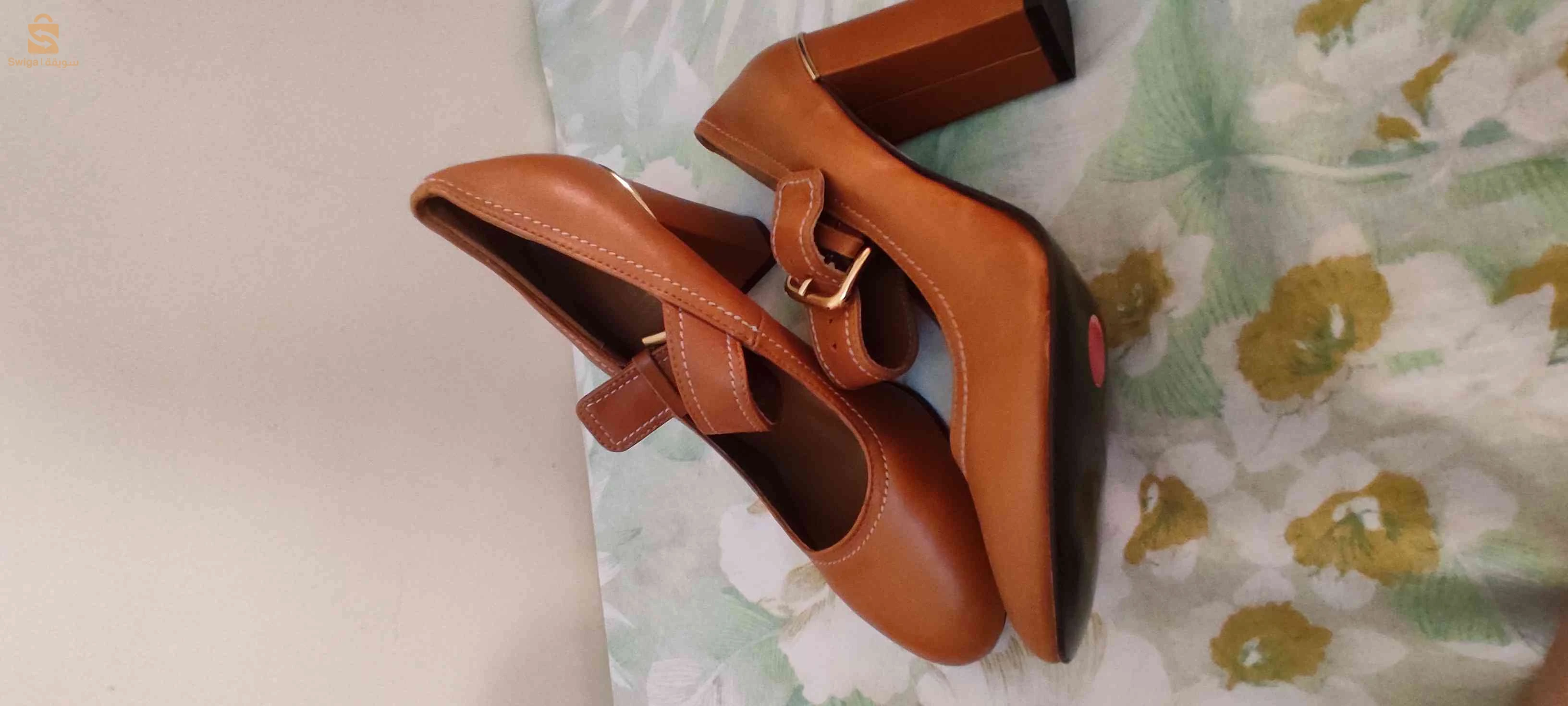 vente une paire de chaussures neuve jamais portée Italienne vrai cuire