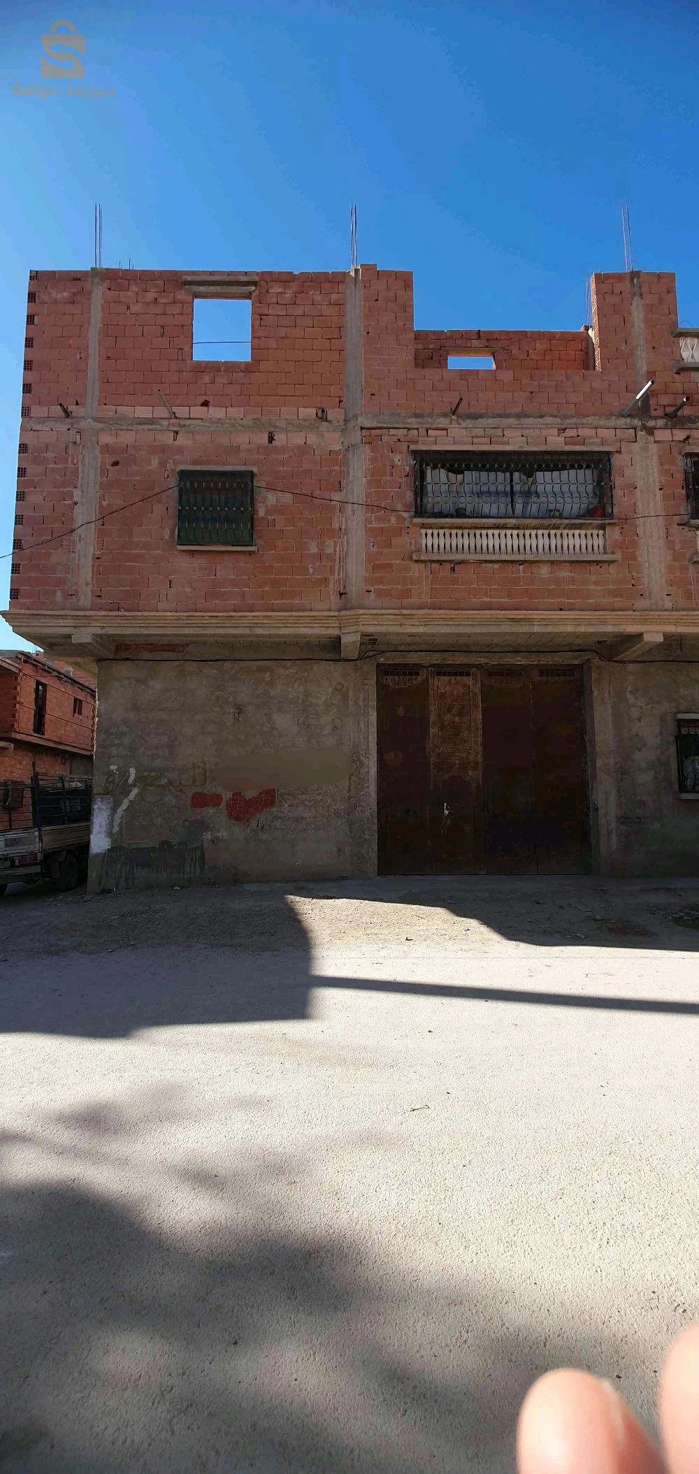 سكن للبيع ذو واجهتين في عين وسارة