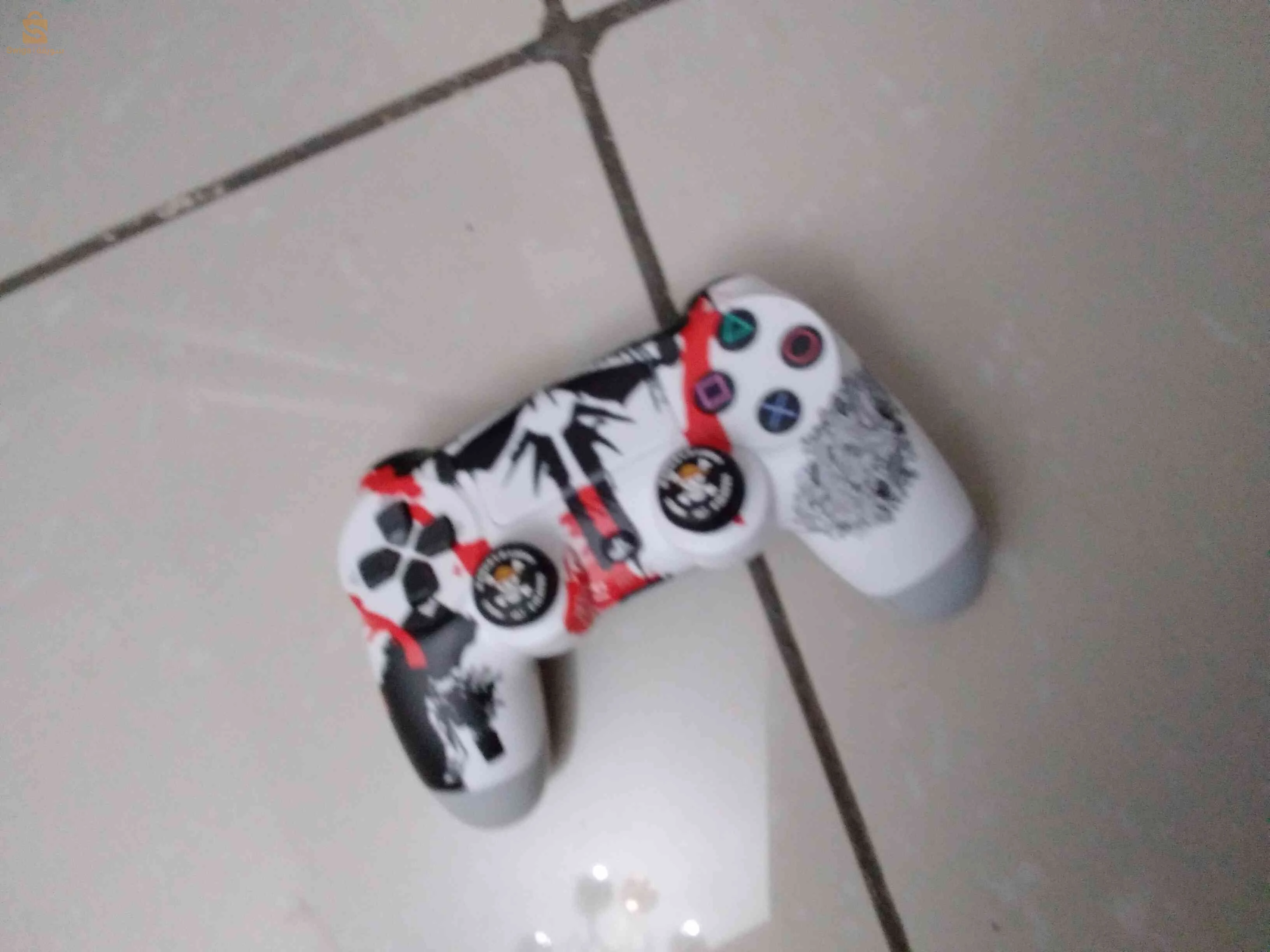 PS4 للبيع مستعمل في حالة جديدة
