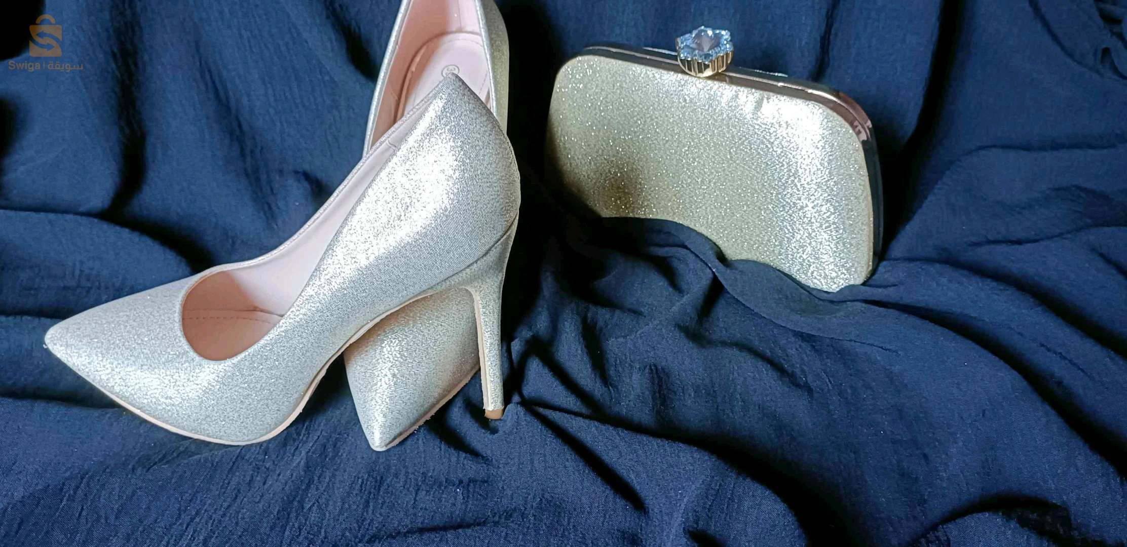 chaussure et Bouchette soirée en doré