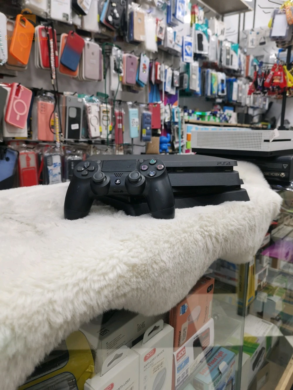 PLAYSTATION 4 SLIM